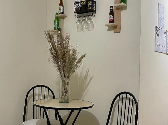 Urban Deca Homes Rustic Cozy Staycation 호텔 3*